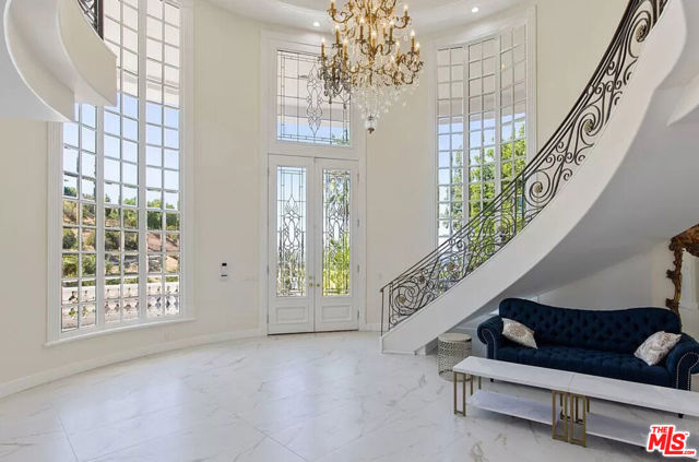 4434 Grimes Place, Encino CA: https://media.crmls.org/mediaz/ee991962-a989-410c-ad2c-2880cb477769.jpg