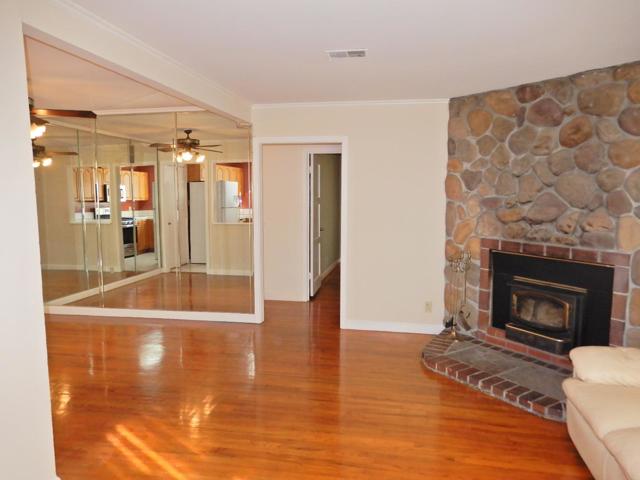 2060 Pulgas Avenue, East Palo Alto CA: https://media.crmls.org/mediaz/ee999ab2-0a22-4fba-bff6-33508e5c0c2b.jpg