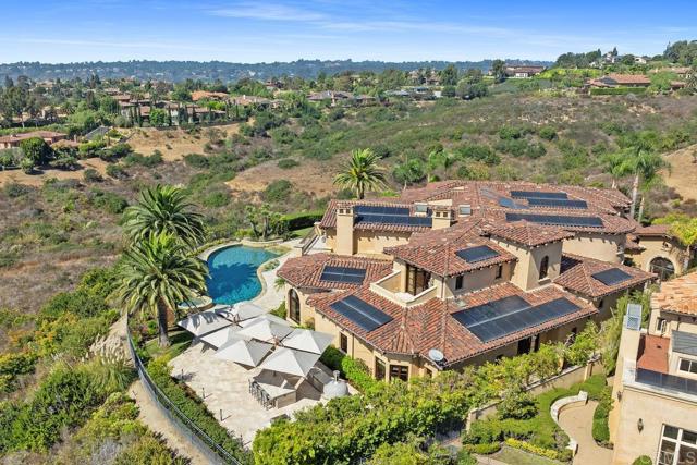 5015 Rancho Quinta Bend, San Diego CA: https://media.crmls.org/mediaz/ee99ffda-9248-4578-93d4-ce1b74f5cf66.jpg