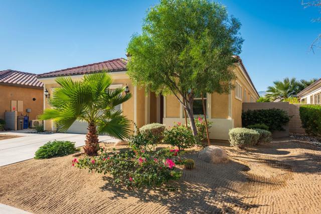 37 Chianti, Rancho Mirage CA: https://media.crmls.org/mediaz/ee9a1891-d7d6-4819-ba03-472d462dbd22.jpg