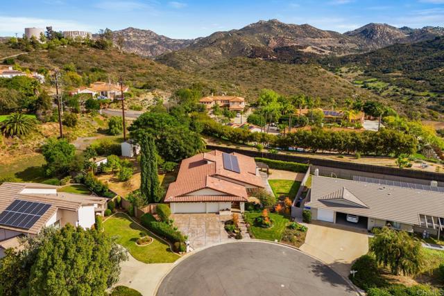 13837 Tam O Shanter Court, Poway CA: https://media.crmls.org/mediaz/ee9a2479-68ec-45f3-a63b-65462589267e.jpg