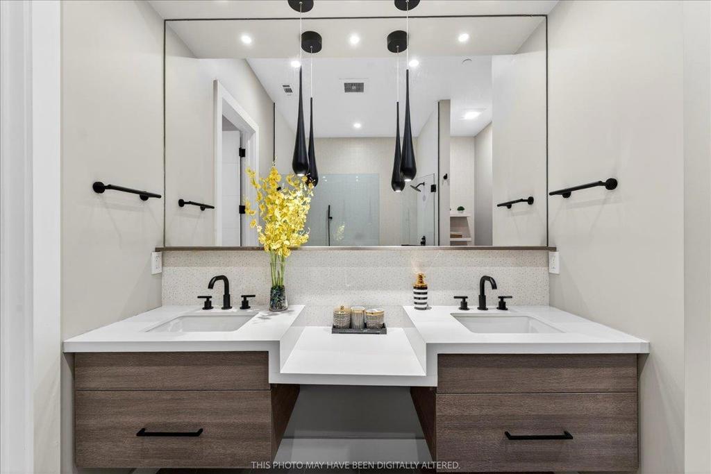 https://media.crmls.org/mediaz/ee9a6b13-1261-48dd-b655-aa2f40ebd44d.jpg?preset=X-Large