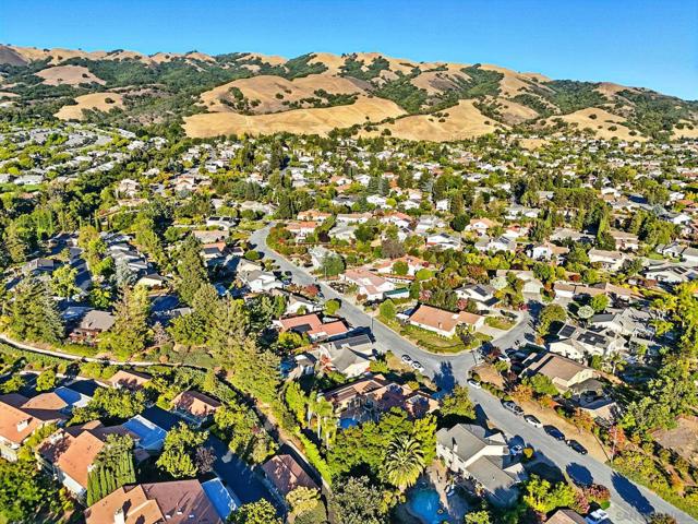 3097 High Meadow Ln, San Jose CA: https://media.crmls.org/mediaz/ee9a8136-59f8-41ad-a50c-a323aeded037.jpg