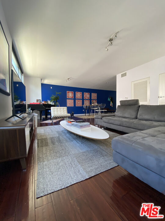 13045 Pacific, Los Angeles CA: https://media.crmls.org/mediaz/ee9ad0e7-a6d6-4b92-ab5e-8018af23a7e9.jpg