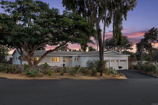 835 Cathy Lane, Cardiff by the Sea CA: https://media.crmls.org/mediaz/ee9bbdfd-c6a7-465f-861b-a36bde58c3bd.jpg