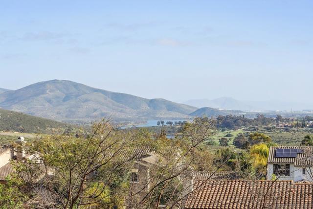 3043 Adams Ranch Ct, Chula Vista CA: https://media.crmls.org/mediaz/ee9bf39f-ebbe-4e95-a80a-718b9b7f4570.jpg