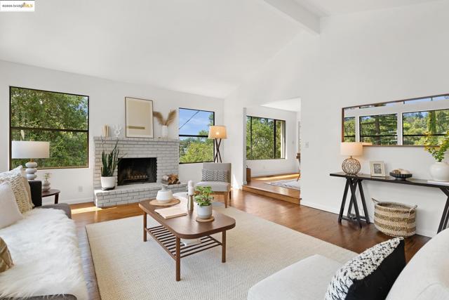 151 La Espiral, Orinda CA: https://media.crmls.org/mediaz/ee9c0a5d-238e-4df9-b674-bfd6b139a6ab.jpg