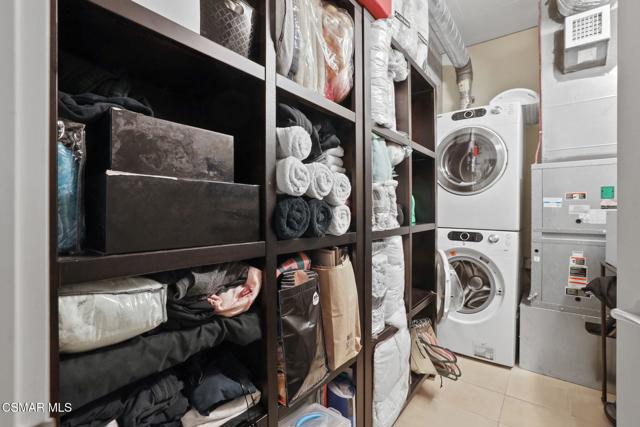 1155 S Grand Avenue, Los Angeles CA: https://media.crmls.org/mediaz/ee9c0f87-f583-4d31-b049-76237bb9a1b7.jpg