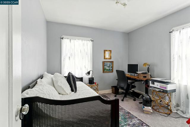 521 C St, Martinez CA: https://media.crmls.org/mediaz/ee9c125a-2dee-4eb2-a566-3502e2098fa8.jpg