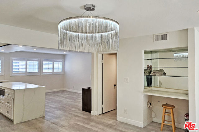 18130 Oxnard Street, Tarzana CA: https://media.crmls.org/mediaz/ee9d3366-fd30-48dd-bce9-29eea54fddd1.jpg