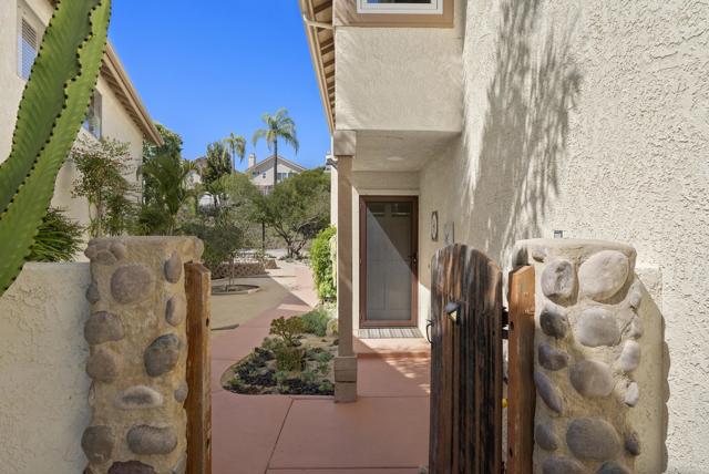 Detail Gallery Image 3 of 47 For 4989 Corte Playa Encino, San Diego,  CA 92124 - 4 Beds | 2/1 Baths