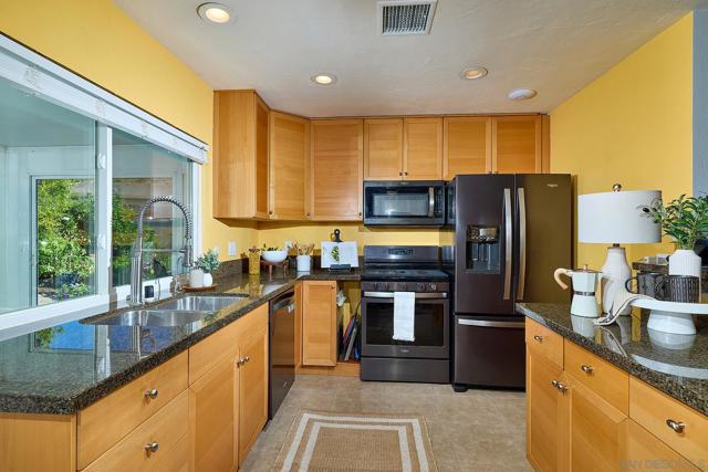 12835 Reo Real Dr, Poway CA: https://media.crmls.org/mediaz/ee9e1ff8-c424-401a-b751-b9565ee7123b.jpg