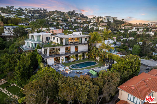 1501 Viewsite Terrace, Los Angeles CA: https://media.crmls.org/mediaz/ee9e30d0-7cee-4822-8def-6a06499d5b19.jpg