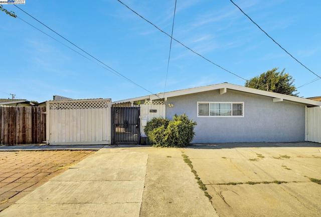 2675 Leeward St, Hayward CA: https://media.crmls.org/mediaz/ee9f924d-4a64-4a61-8614-cf8fc3edb98a.jpg