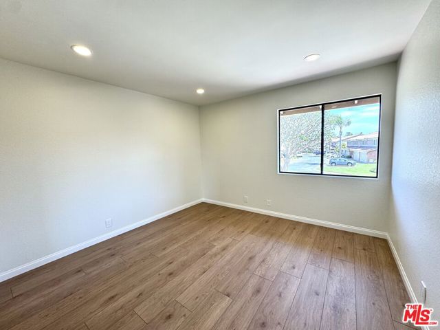 7756 Sailboat Circle, Huntington Beach CA: https://media.crmls.org/mediaz/eea01ded-774b-494d-8bbd-0c36bfcc0d11.jpg