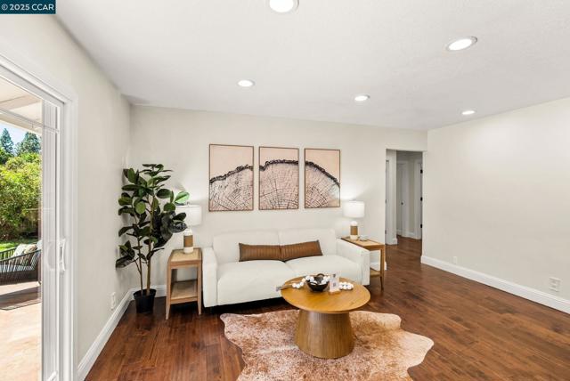 1925 Burnside Ct, Concord CA: https://media.crmls.org/mediaz/eea0658a-0c26-4cf3-aad1-3865a34b8b91.jpg