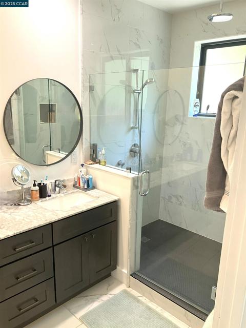 6 Linda Vista, Orinda CA: https://media.crmls.org/mediaz/eea1480d-6959-44b0-8927-392db9797c19.jpg