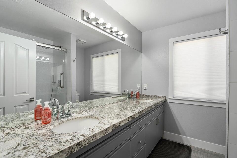 https://media.crmls.org/mediaz/eea1563d-1ac5-4867-bafe-dcdc6eb44de8.jpg?preset=X-Large