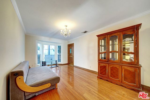 844 N Poinsettia Place, Los Angeles CA: https://media.crmls.org/mediaz/eea1b408-6c1a-4c82-8aec-fc429b043e53.jpg