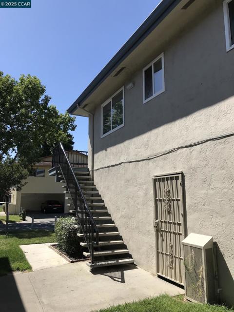 2118 Peppertree Way, Antioch CA: https://media.crmls.org/mediaz/eea1deb8-54f9-4c2b-b605-768da93eb80d.jpg