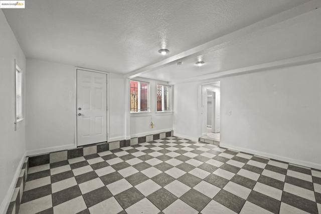 1311 87Th Ave, Oakland CA: https://media.crmls.org/mediaz/eea23708-e1f1-49fe-8052-9327ca964196.jpg