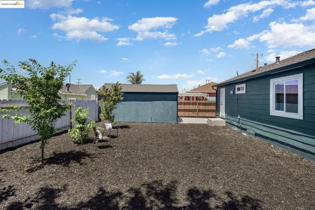 278 Cairo Rd, Oakland CA: https://media.crmls.org/mediaz/eea2413d-ba21-45b4-8c9e-bf4bdd6b1872.jpg