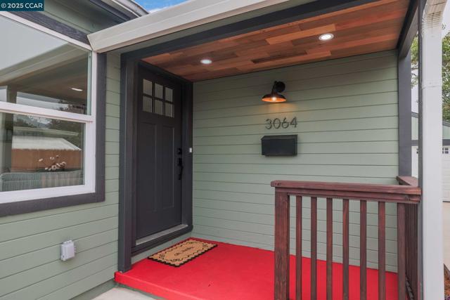 3064 Baywood Ln, San Pablo CA: https://media.crmls.org/mediaz/eea29fdb-58ed-4952-921f-115923d4cd70.jpg