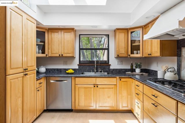 128 Alamo Sq, Alamo CA: https://media.crmls.org/mediaz/eea2ec66-e375-4f3b-965b-716738af4ffa.jpg