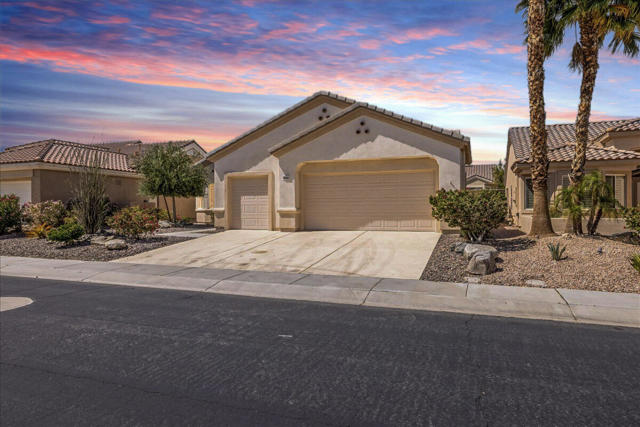 78544 Iron Bark Drive, Palm Desert CA: https://media.crmls.org/mediaz/eea32ebc-6724-4f96-a03e-19e9fcb283e8.jpg