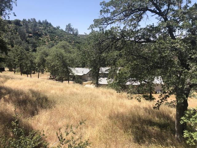 8260 Hunters Valley Road, Mariposa CA: https://media.crmls.org/mediaz/eea344d2-b69f-44bd-9d44-c0cfb4f58bdf.jpg