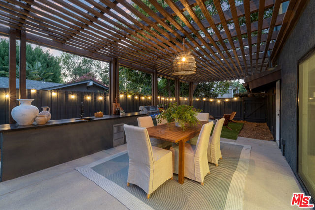 22824 Margarita Drive, Woodland Hills CA: https://media.crmls.org/mediaz/eea385d0-911b-4b75-a08c-594682ebddc0.jpg