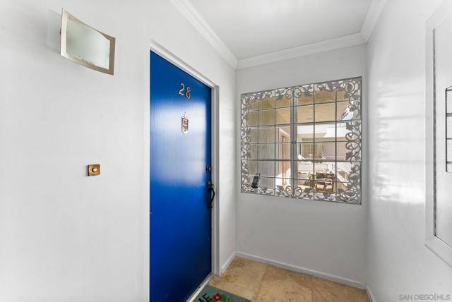 2360 Torrey Pines Rd, La Jolla CA: https://media.crmls.org/mediaz/eea3aff4-a548-4eef-a697-80213fc5b1ea.jpg