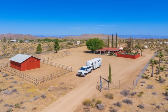 58189 Sunny Sands Drive, Yucca Valley CA: https://media.crmls.org/mediaz/eea3df96-eb89-4bcc-a089-40aafbe398e3.jpg