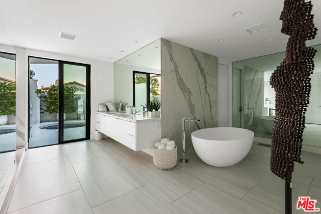 49723 Avenida Montero, La Quinta CA: https://media.crmls.org/mediaz/eea3eb1e-ea1e-4ec0-98eb-60c0f5eb36ac.jpg