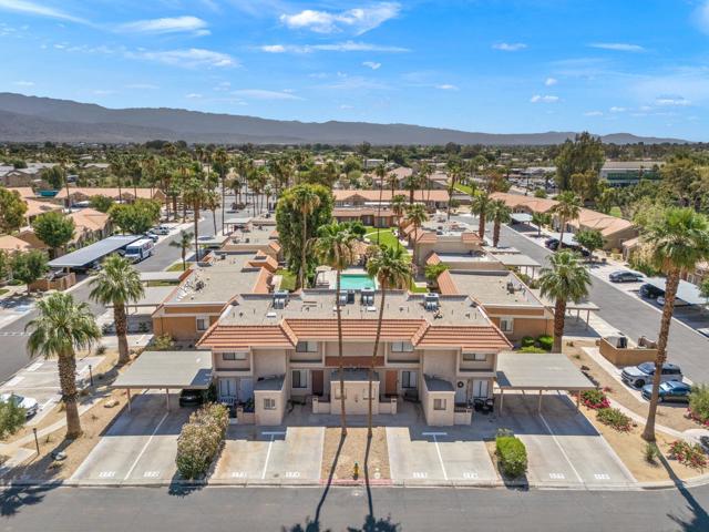 40785 Breezy Pass Road, Palm Desert CA: https://media.crmls.org/mediaz/eea42de1-51e0-4626-a36a-a546ad33b648.jpg