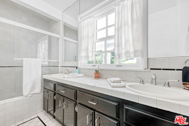 1148 COLDWATER CANYON Drive, Beverly Hills CA: https://media.crmls.org/mediaz/eea4dda8-ac51-4756-aae4-9367bcd21f0d.jpg