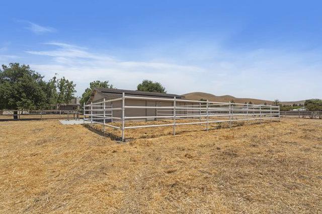 5636 Sundown Lane, Tres Pinos CA: https://media.crmls.org/mediaz/eea4e829-52b2-4f48-a881-433c670ff8e0.jpg