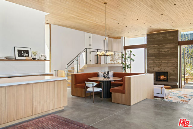 6708 Wildlife Road, Malibu CA: https://media.crmls.org/mediaz/eea529b7-7cca-48cb-a4fb-892273e0d7cf.jpg