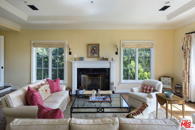 1667 Amalfi Drive, Pacific Palisades CA: https://media.crmls.org/mediaz/eea5a0ef-99c9-46dd-b43a-6f8d336f1d83.jpg