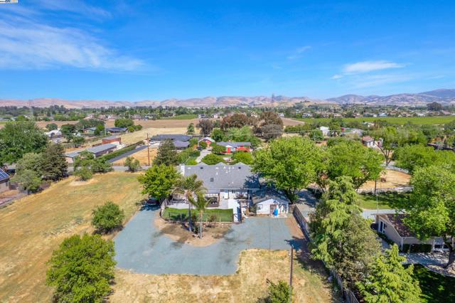 1969 Buena Vista Ave, Livermore CA: https://media.crmls.org/mediaz/eea5cc82-7055-431b-8730-f5048443942c.jpg