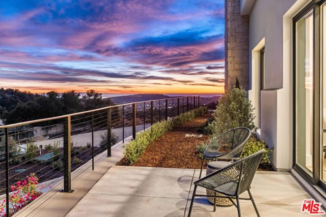 2082 Las Canoas Road, Santa Barbara CA: https://media.crmls.org/mediaz/eea6339c-8900-4509-9a6a-35cef78a1807.jpg