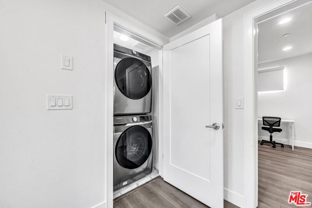 1269 W 36th Street, Los Angeles CA: https://media.crmls.org/mediaz/eea691a9-bfcc-438f-ba60-a7638965d9a2.jpg