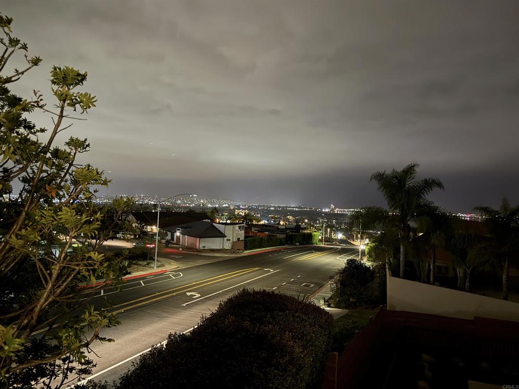 https://media.crmls.org/mediaz/eea6f912-5138-4c74-8896-05d804b4c94f.jpg?preset=X-Large