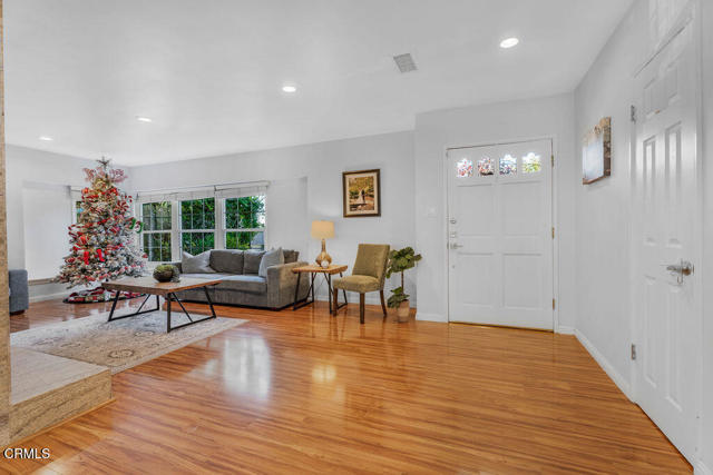 3547 Mevel Place, La Crescenta CA: https://media.crmls.org/mediaz/eea730ea-8789-4dfd-ab53-9584b489d1c4.jpg