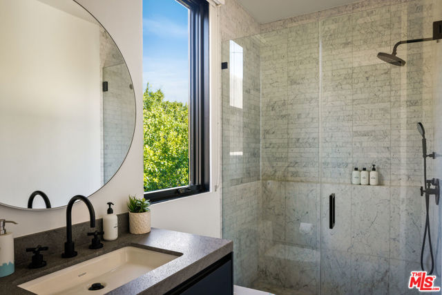 952 N Laurel Avenue, Los Angeles CA: https://media.crmls.org/mediaz/eea7a20f-c875-496f-8cf8-8c7a84ba6fff.jpg