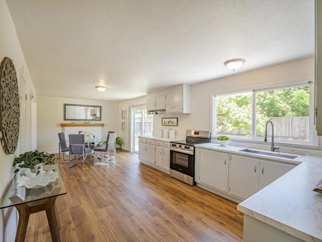 917 Sir Francis Avenue, Capitola CA: https://media.crmls.org/mediaz/eea7ac83-1e57-42a5-aceb-860fb48af39d.jpg