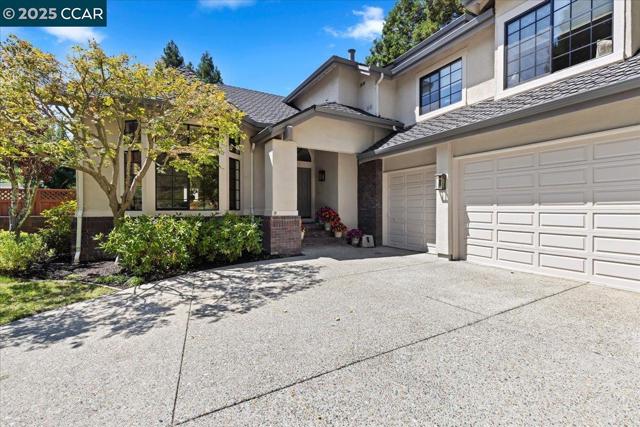 4101 Fox Creek Ct, Danville CA: https://media.crmls.org/mediaz/eea7c69f-2686-4466-beda-6dcea118ec02.jpg