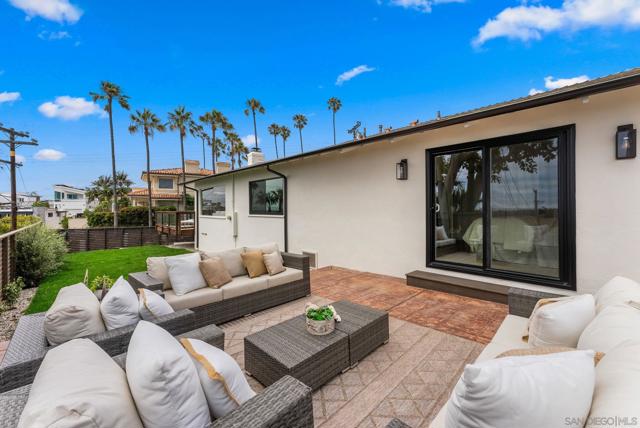 5576 Chelsea Ave, La Jolla CA: https://media.crmls.org/mediaz/eea82f41-2bbe-4934-b079-5b5abb5c9029.jpg