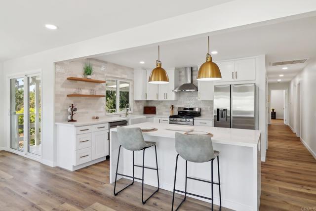 1917 Friendly Drive, Vista CA: https://media.crmls.org/mediaz/eea88cc4-2049-4251-8683-50bb17818c2d.jpg