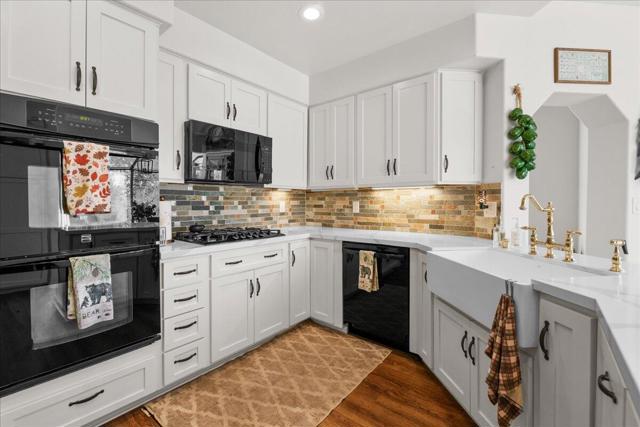30097 Enchanted Way, Running Springs CA: https://media.crmls.org/mediaz/eea8d835-ec4a-4a5a-b66b-a51028d3a0c0.jpg
